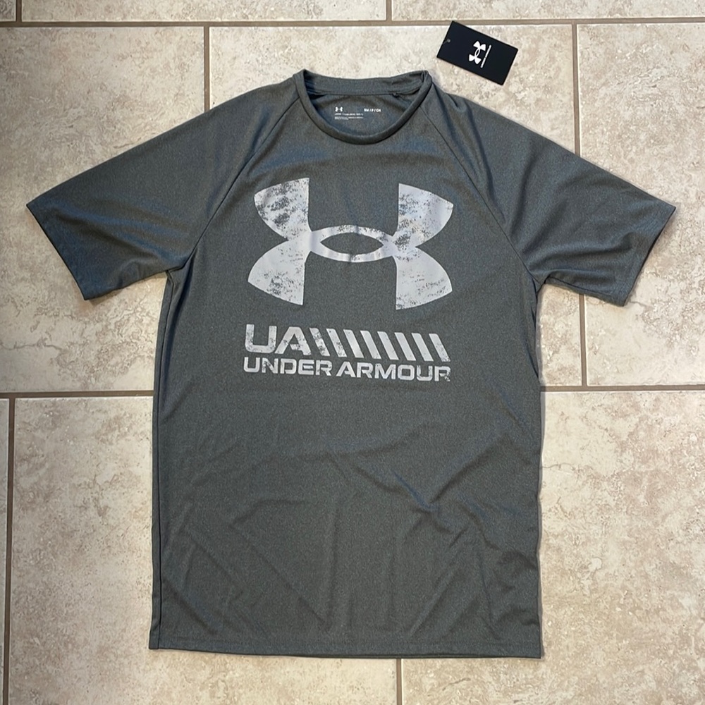 NWT Men’s Under Armour short sleeve tee size small